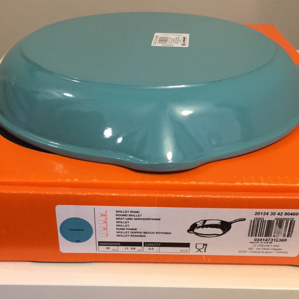 NWT Le Creuset 11.75” Cast Iron Skillet Turquoise / Blue - Picture 10 of 10